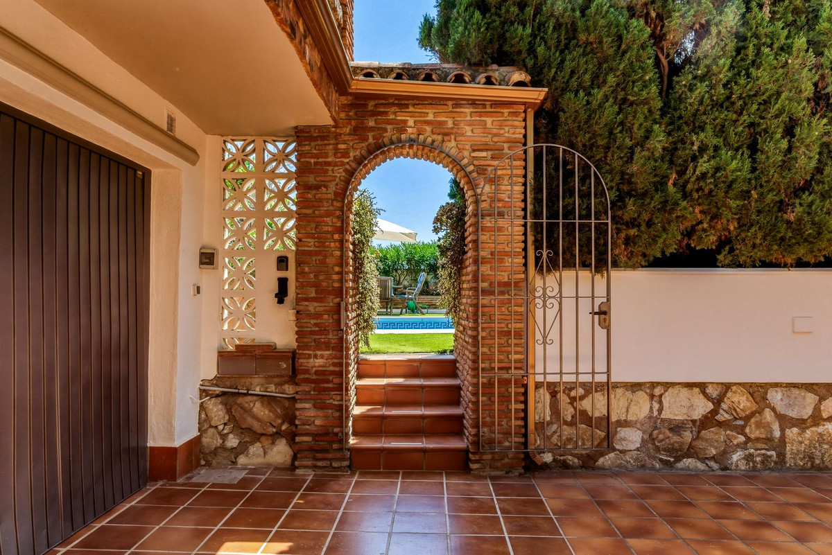 Se vende Villa - Chalet de 5 dormitorios en Costa Del Sol, Málaga, España