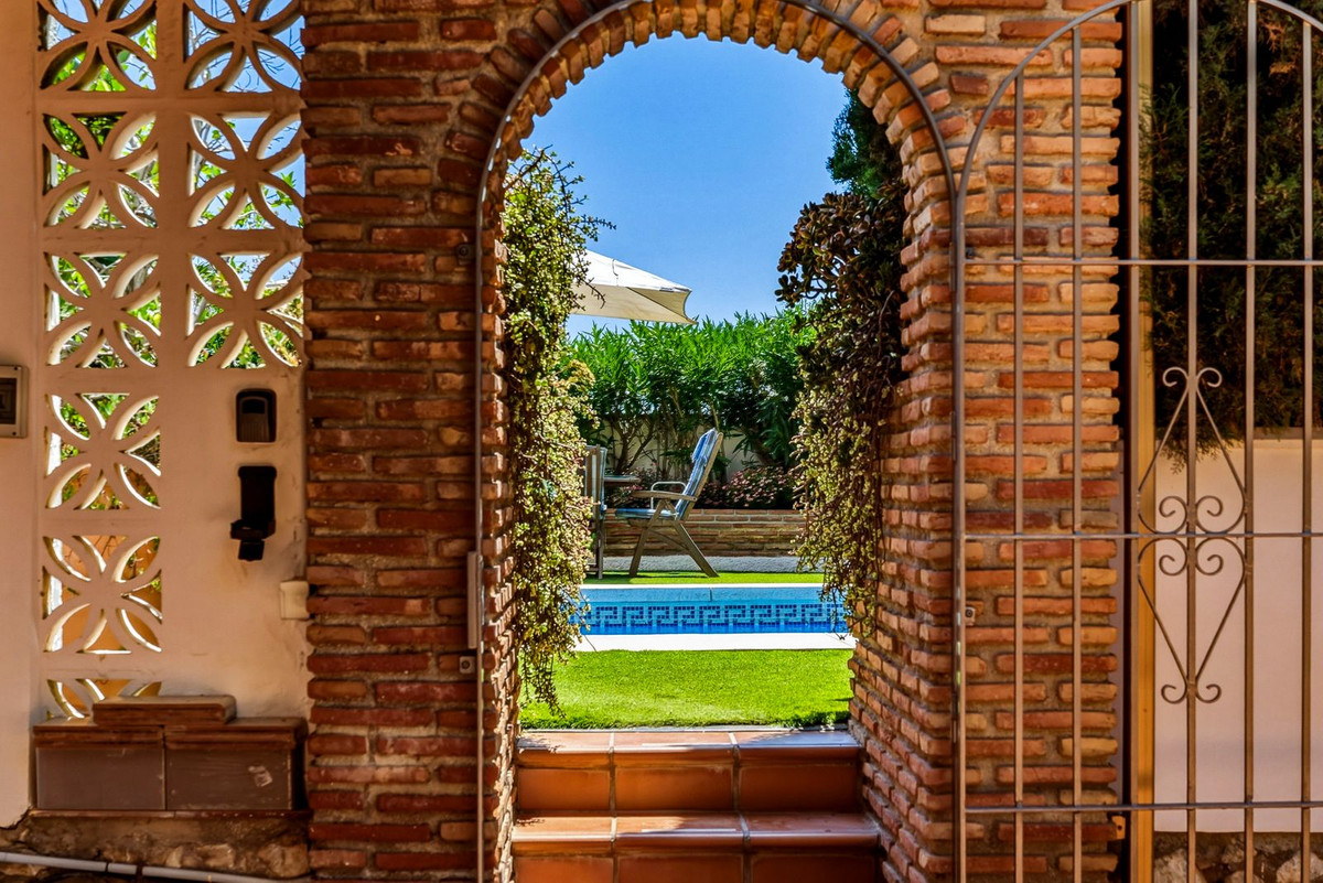 Se vende Villa - Chalet de 5 dormitorios en Costa Del Sol, Málaga, España