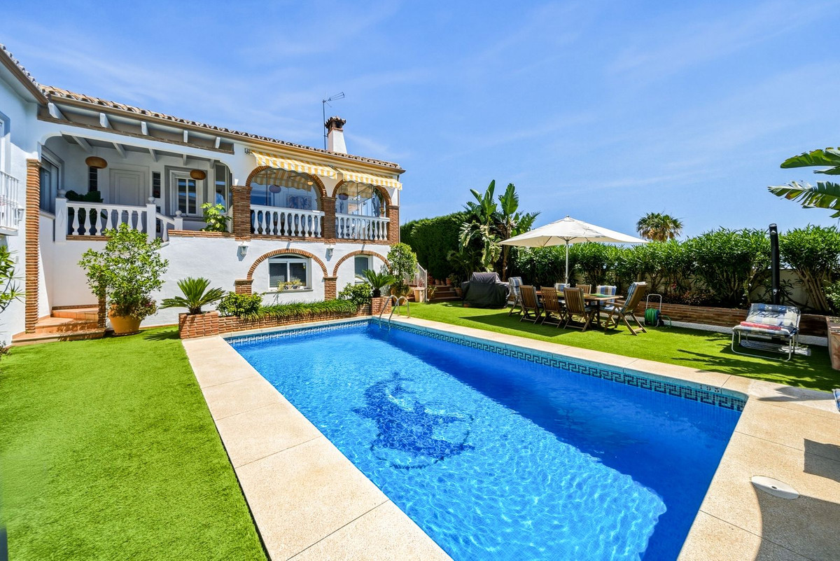 Se vende Villa - Chalet de 5 dormitorios en Costa Del Sol, Málaga, España