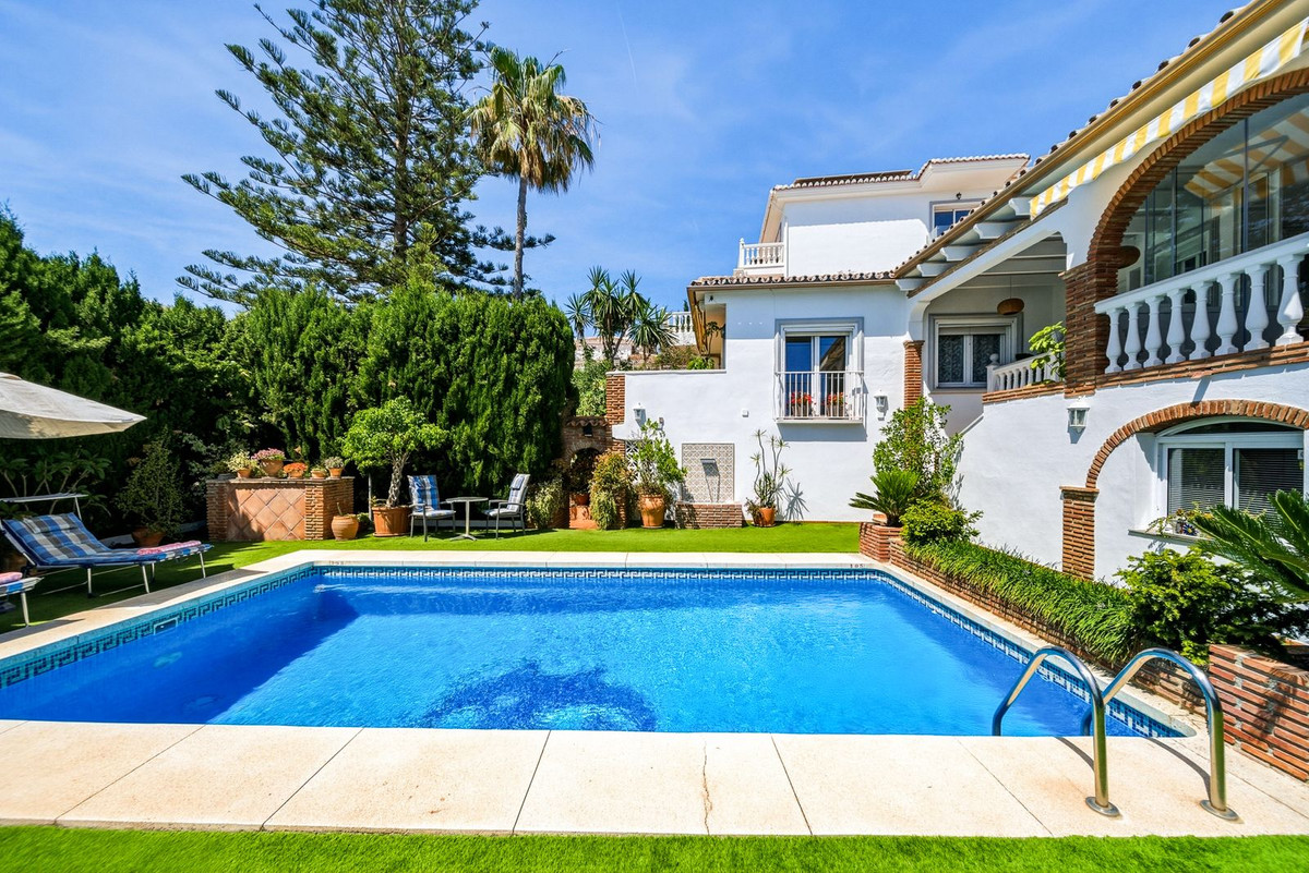 Se vende Villa - Chalet de 5 dormitorios en Costa Del Sol, Málaga, España
