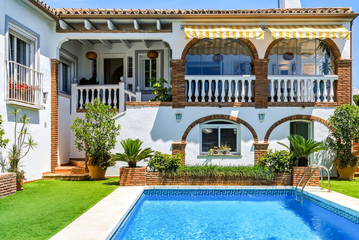 Se vende Villa - Chalet de 5 dormitorios en Costa Del Sol, Málaga, España