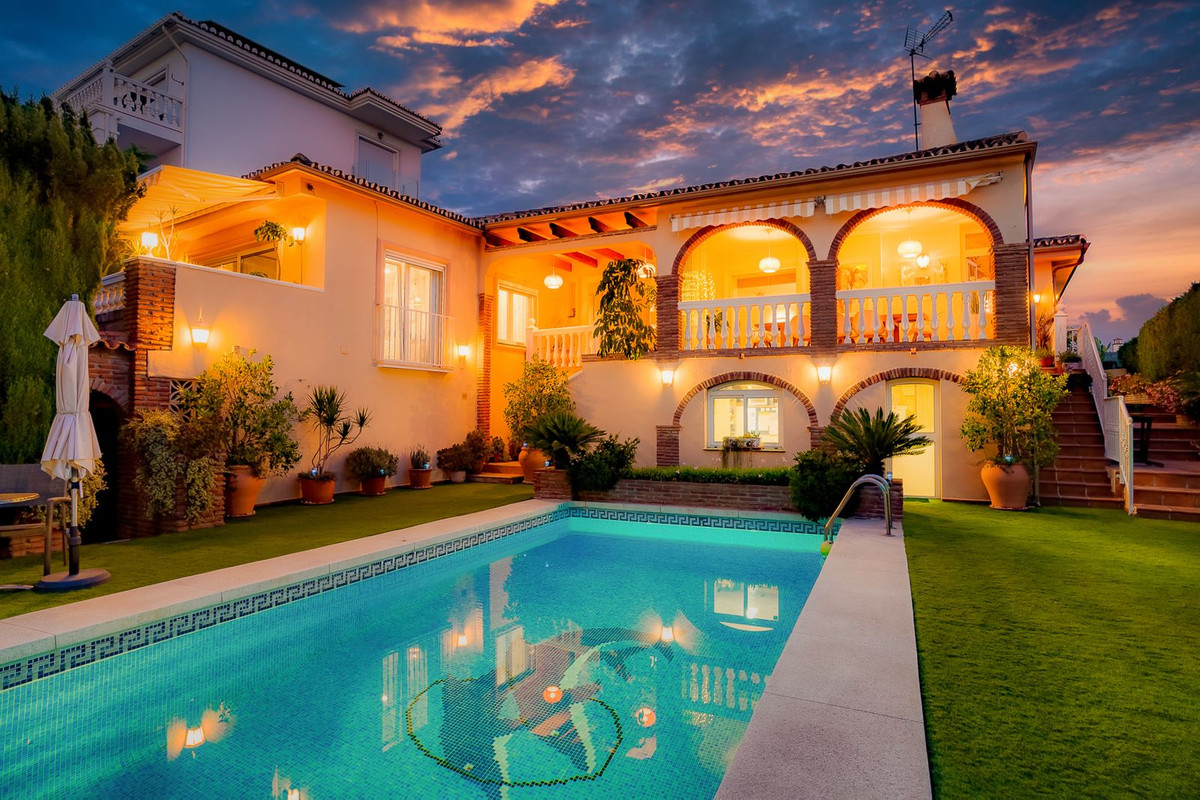 Se vende Villa - Chalet de 5 dormitorios en Costa Del Sol, Málaga, España