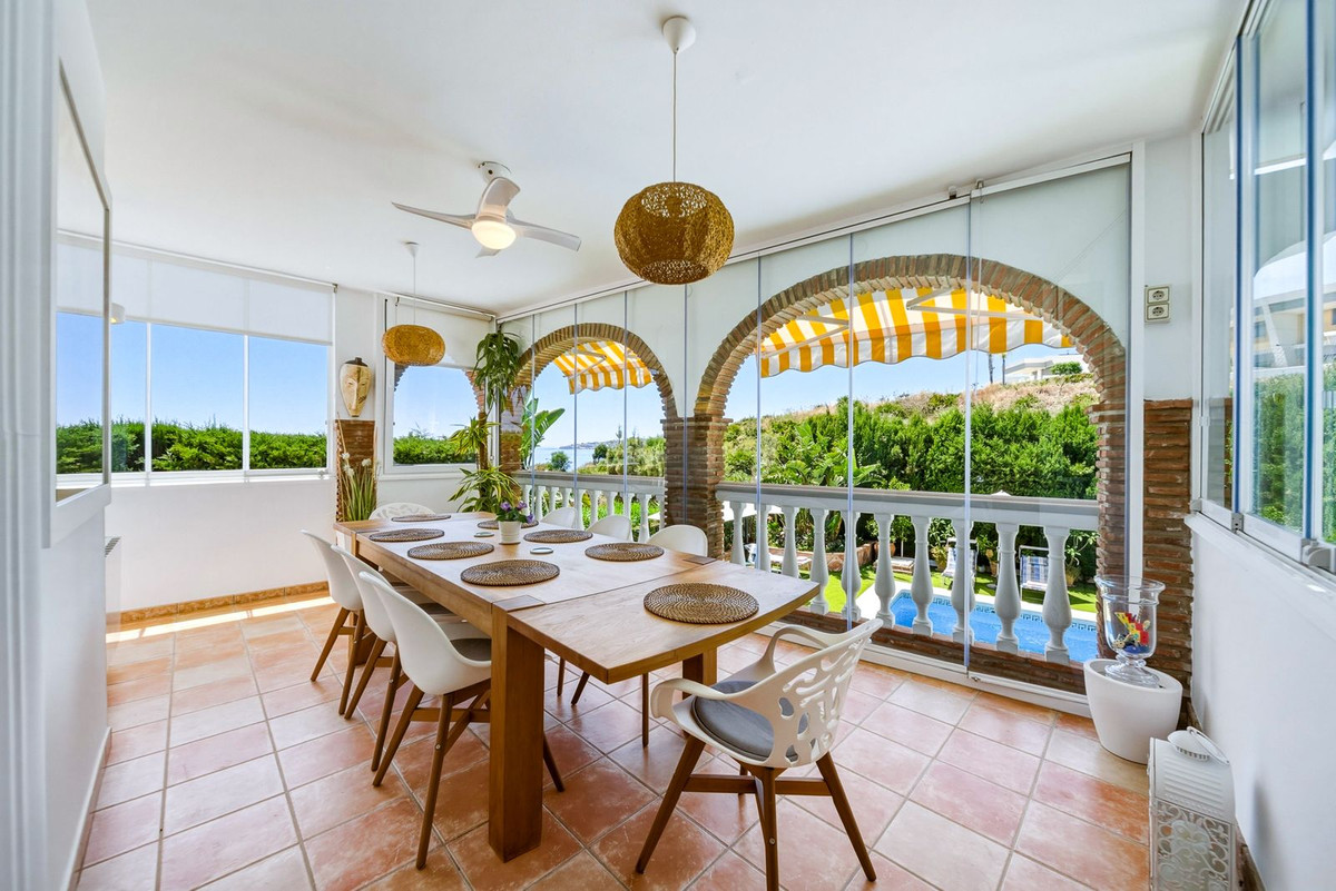Se vende Villa - Chalet de 5 dormitorios en Costa Del Sol, Málaga, España