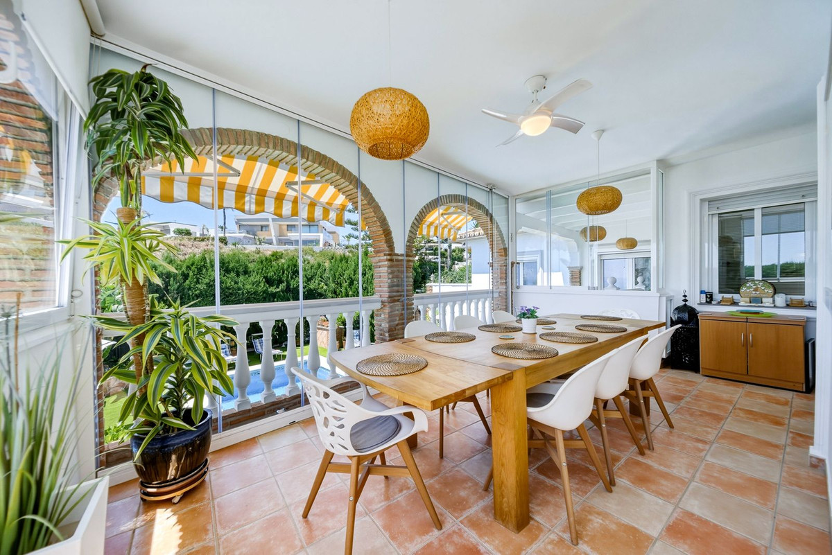 Se vende Villa - Chalet de 5 dormitorios en Costa Del Sol, Málaga, España
