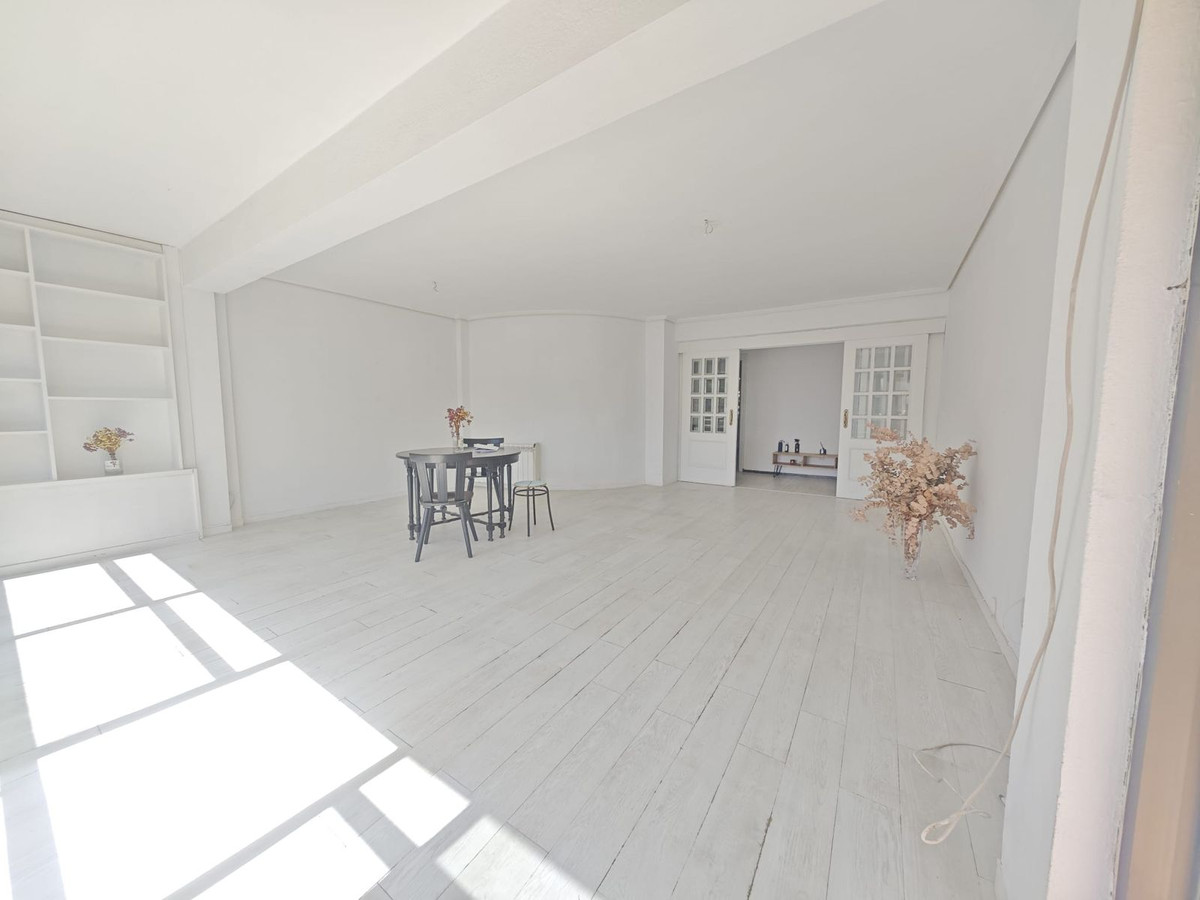 Se vende Apartamento Planta Media de 3 dormitorios en Costa Del Sol, Málaga, España