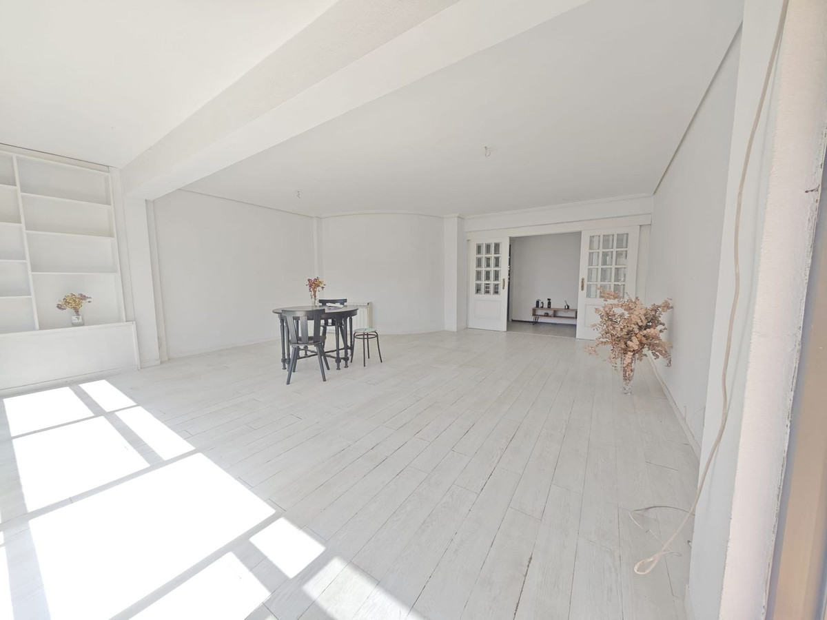 Se vende Apartamento Planta Media de 3 dormitorios en Costa Del Sol, Málaga, España