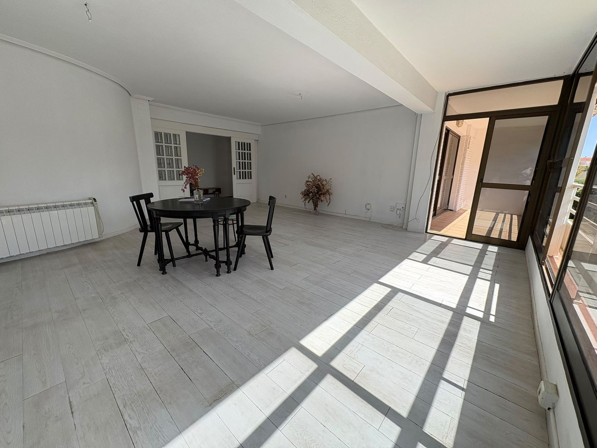 Se vende Apartamento Planta Media de 3 dormitorios en Costa Del Sol, Málaga, España