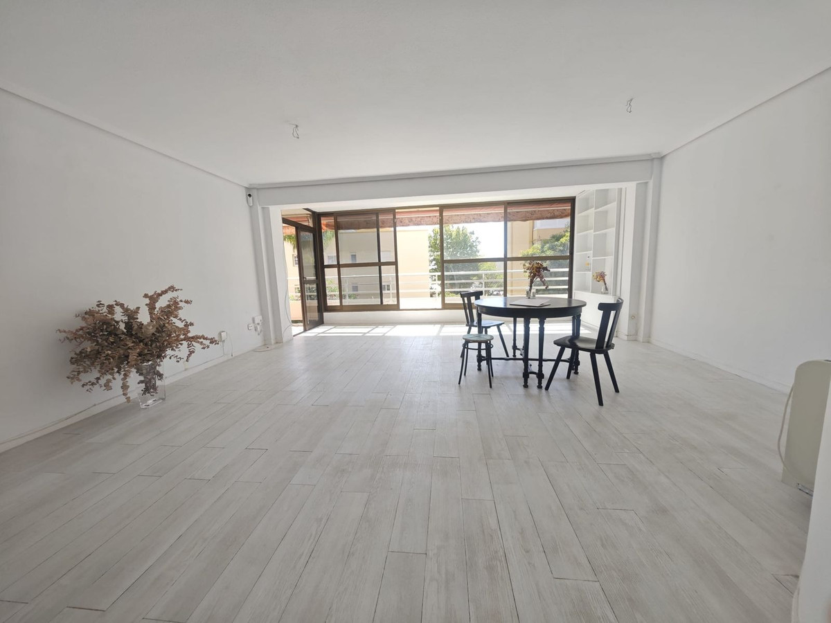 Se vende Apartamento Planta Media de 3 dormitorios en Costa Del Sol, Málaga, España