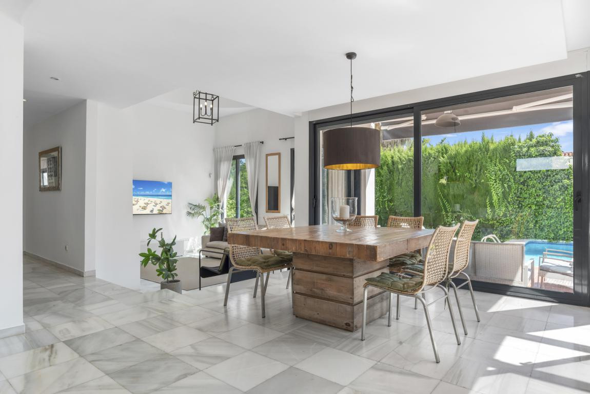 6 Bed Townhouse for sale in Nueva Andalucía Costa Del Sol, Málaga, Spain