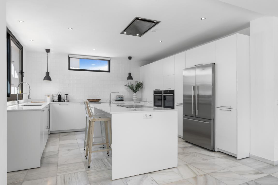 6 Bed Townhouse for sale in Nueva Andalucía Costa Del Sol, Málaga, Spain