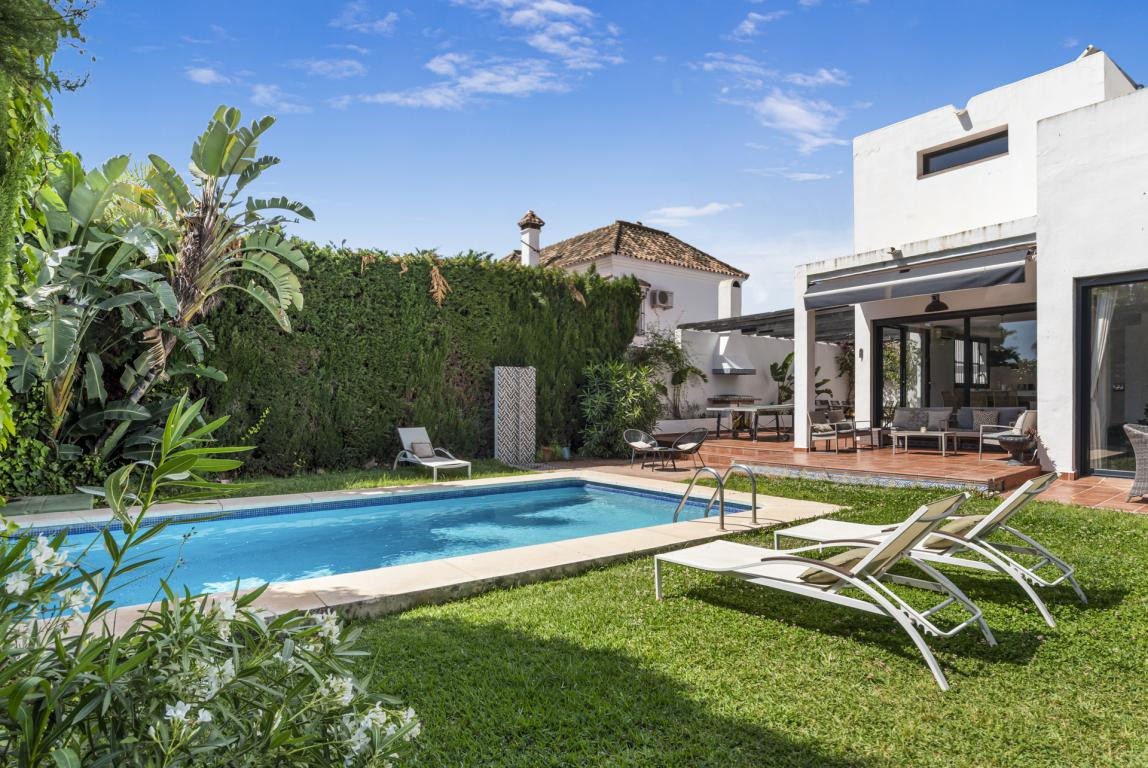 6 Bed Townhouse for sale in Nueva Andalucía Costa Del Sol, Málaga, Spain