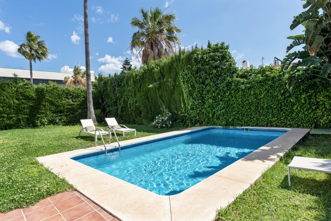 6 Bed Townhouse for sale in Nueva Andalucía Costa Del Sol, Málaga, Spain