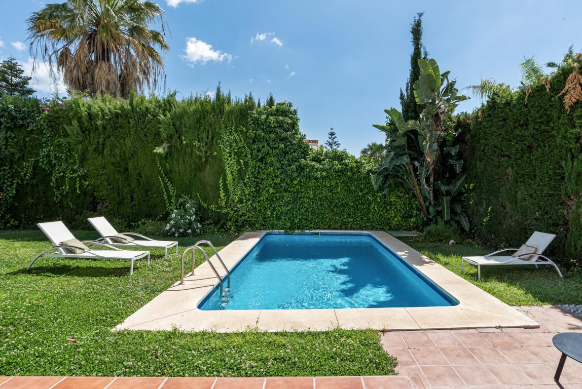 6 Bed Townhouse for sale in Nueva Andalucía Costa Del Sol, Málaga, Spain