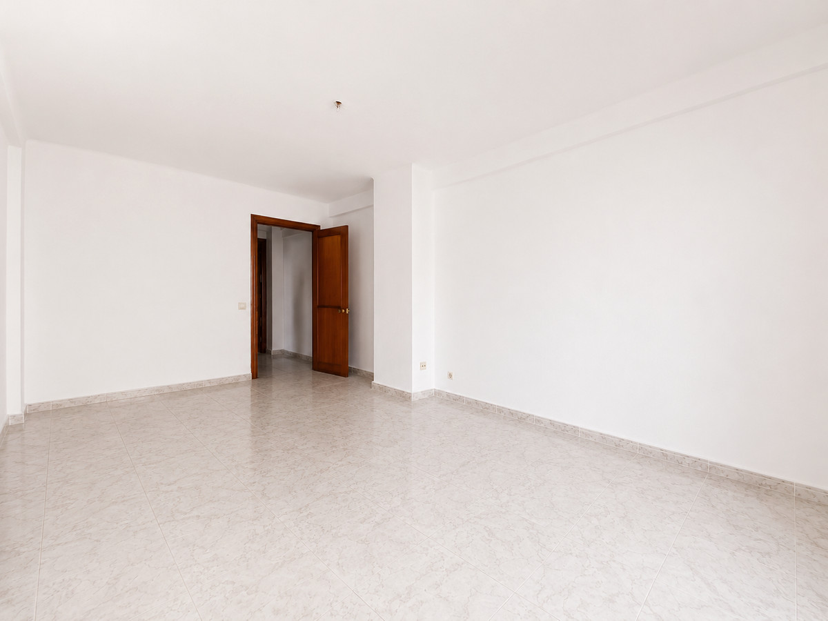 Se vende Apartamento Planta Media de 3 dormitorios en Costa Del Sol, Málaga, España