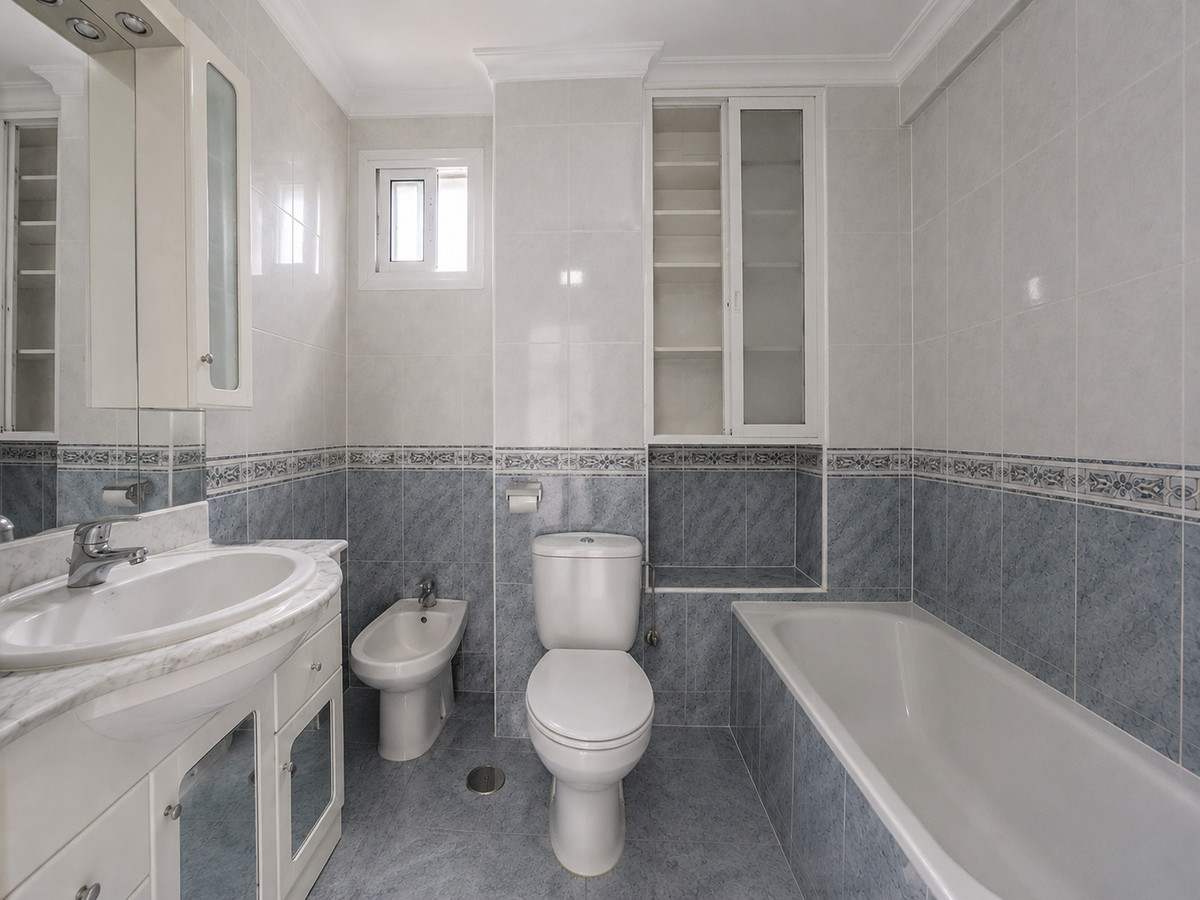 Se vende Apartamento Planta Media de 3 dormitorios en Costa Del Sol, Málaga, España