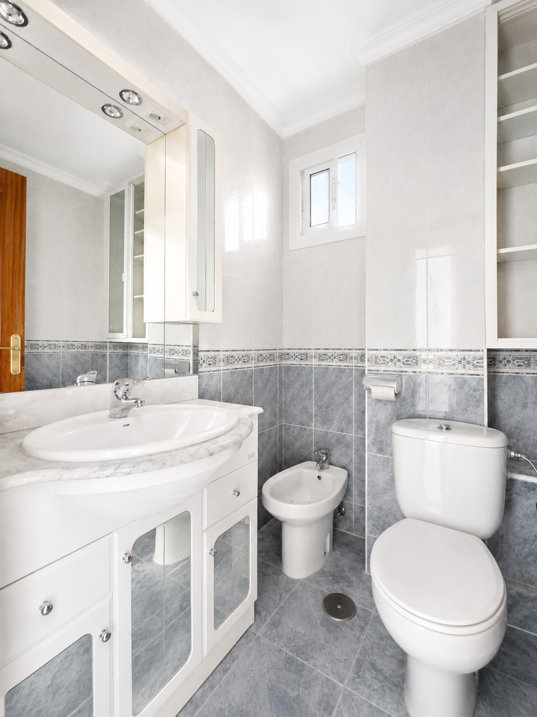 Se vende Apartamento Planta Media de 3 dormitorios en Costa Del Sol, Málaga, España