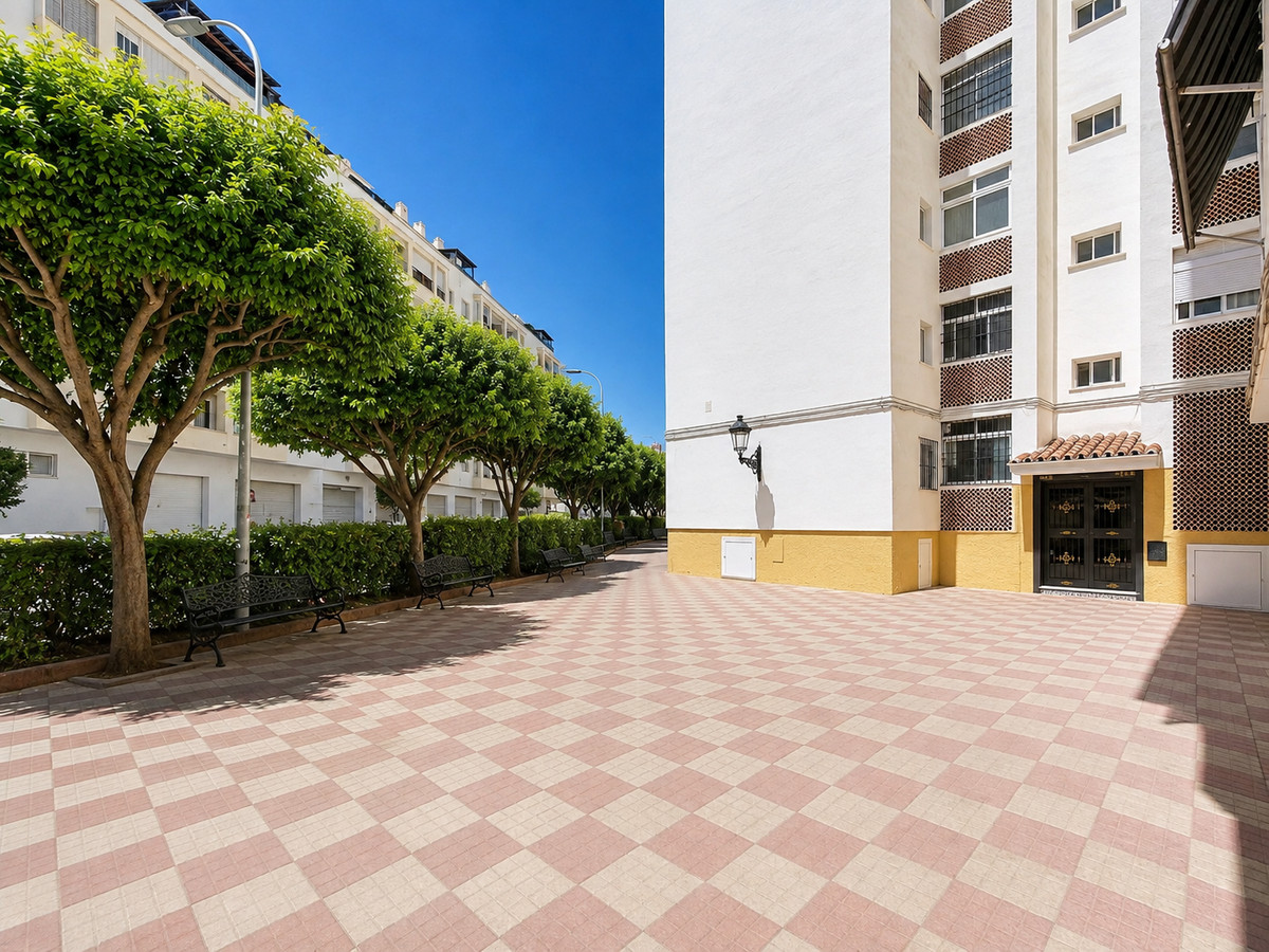 Se vende Apartamento Planta Media de 3 dormitorios en Costa Del Sol, Málaga, España