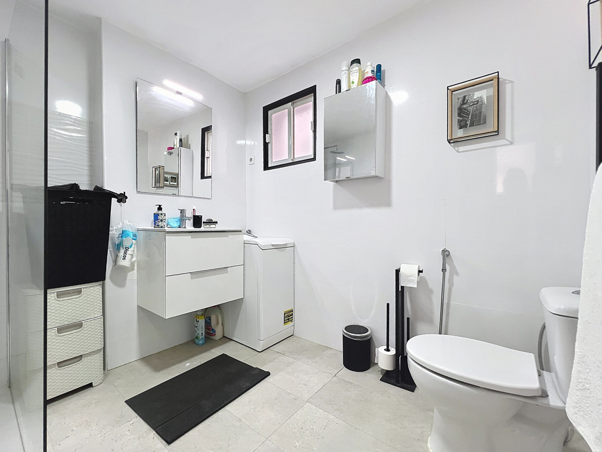 Se vende Apartamento Planta Media de 2 dormitorios en Costa Del Sol, Málaga, España