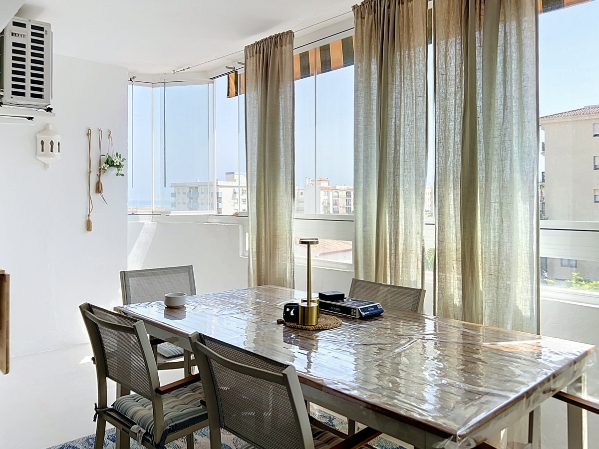 Se vende Apartamento Planta Media de 2 dormitorios en Costa Del Sol, Málaga, España