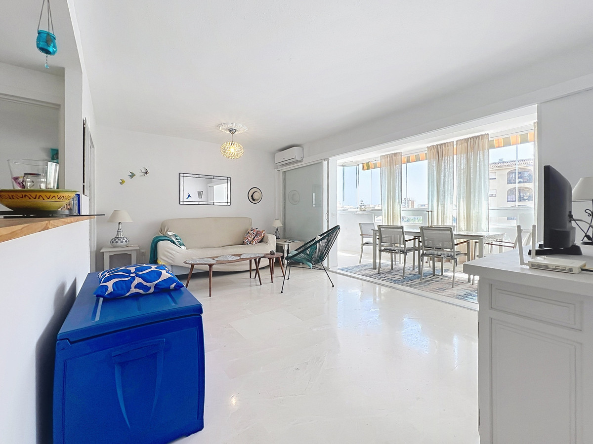 Se vende Apartamento Planta Media de 2 dormitorios en Costa Del Sol, Málaga, España