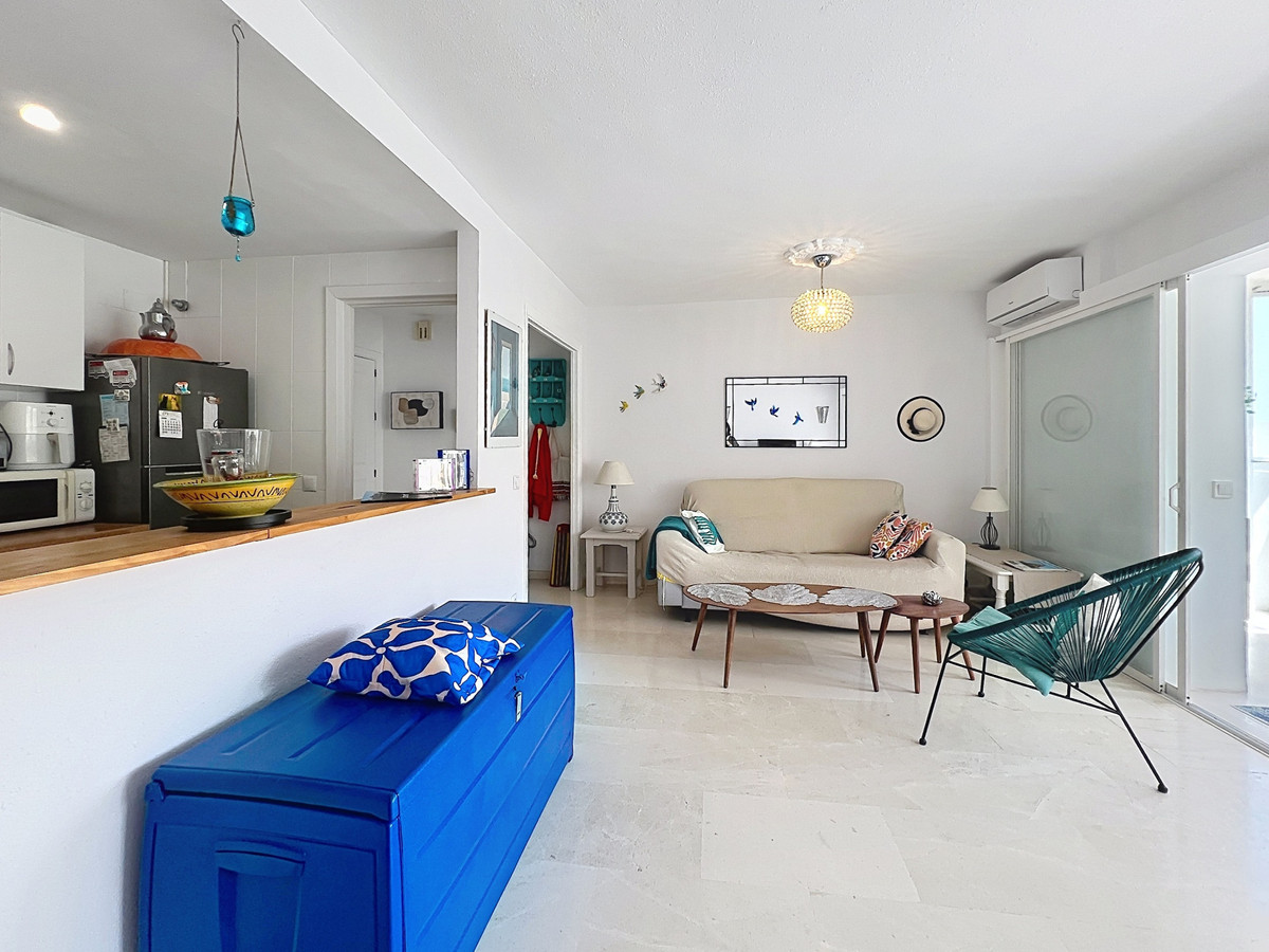 Se vende Apartamento Planta Media de 2 dormitorios en Costa Del Sol, Málaga, España