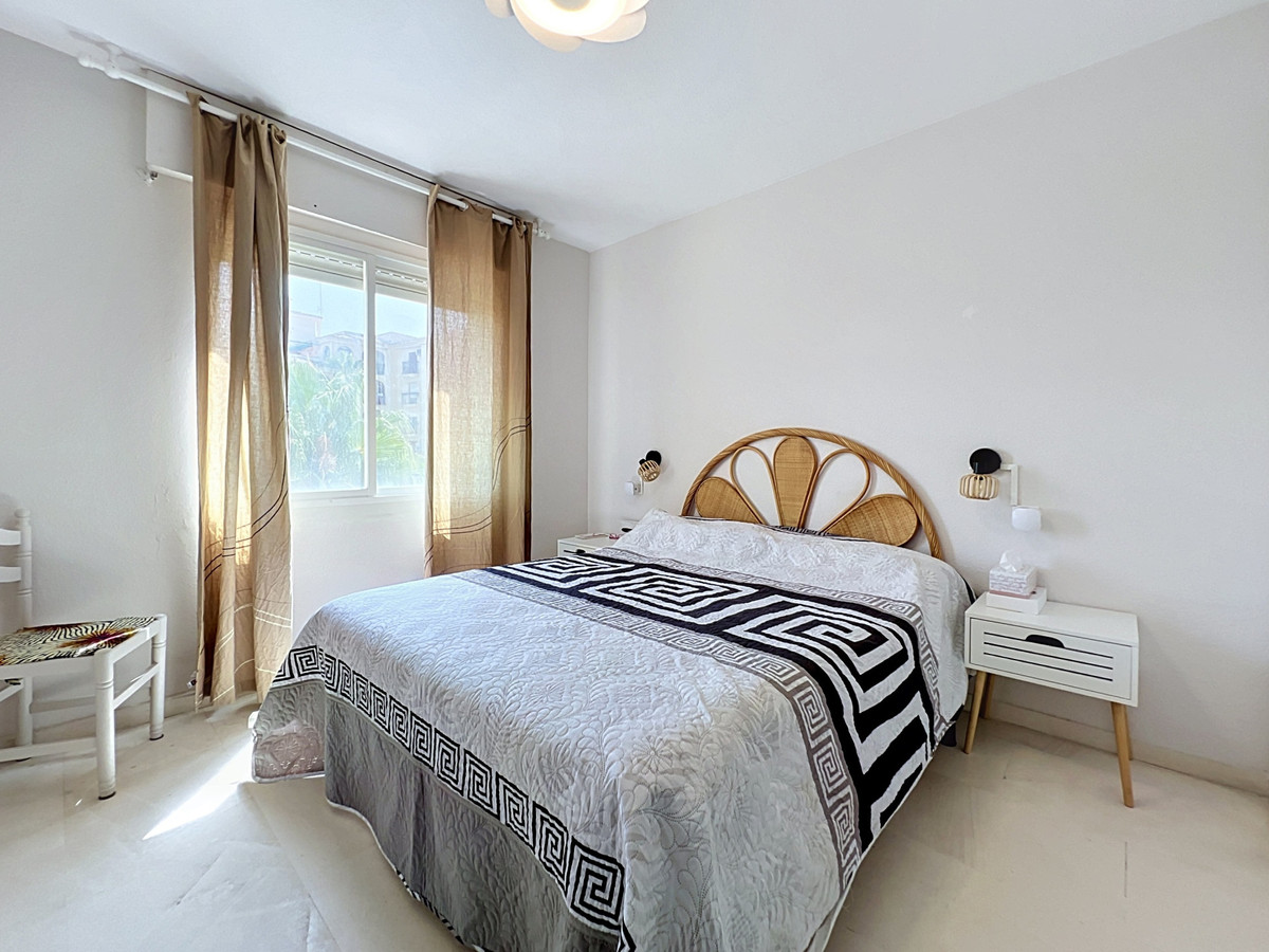 Se vende Apartamento Planta Media de 2 dormitorios en Costa Del Sol, Málaga, España