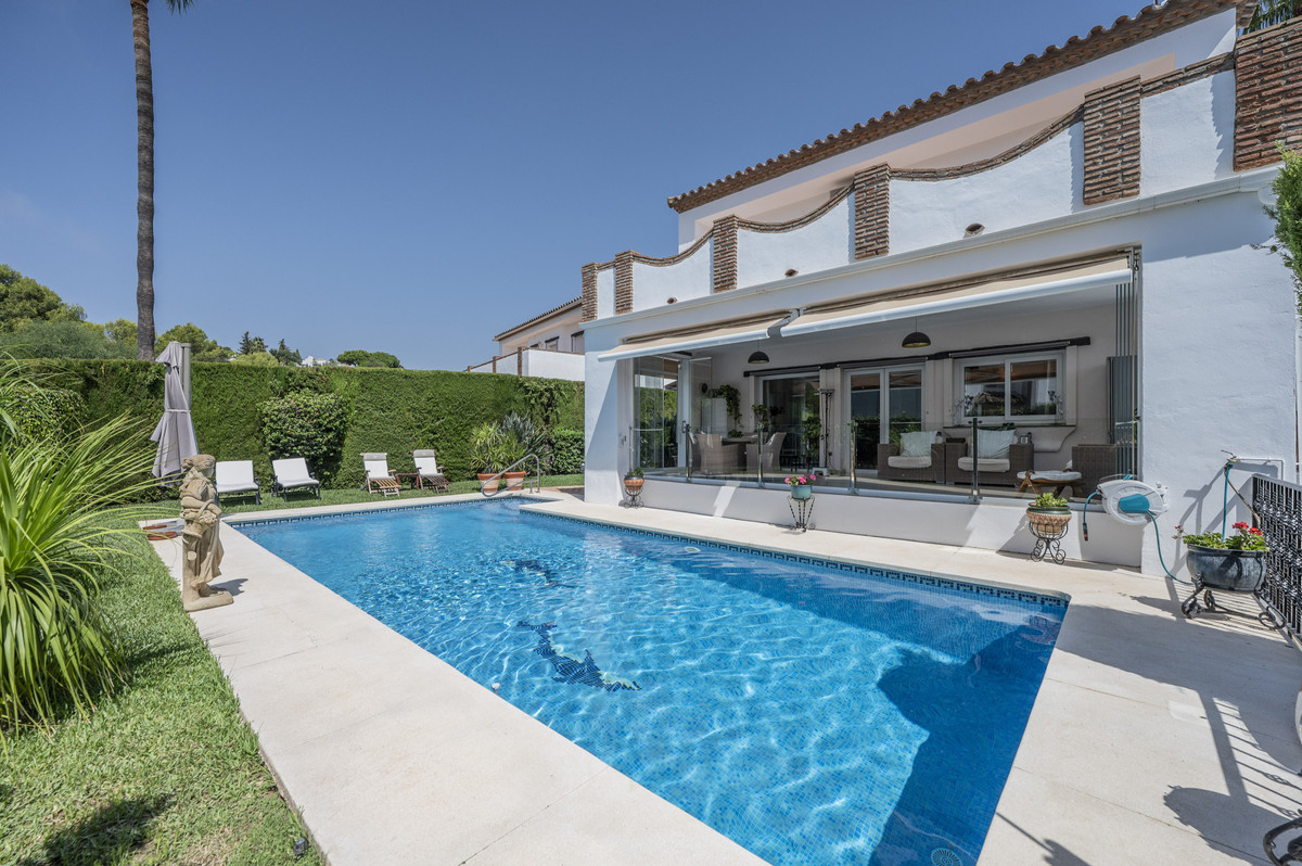 Se vende Villa - Chalet de 4 dormitorios en Costa Del Sol, Málaga, España
