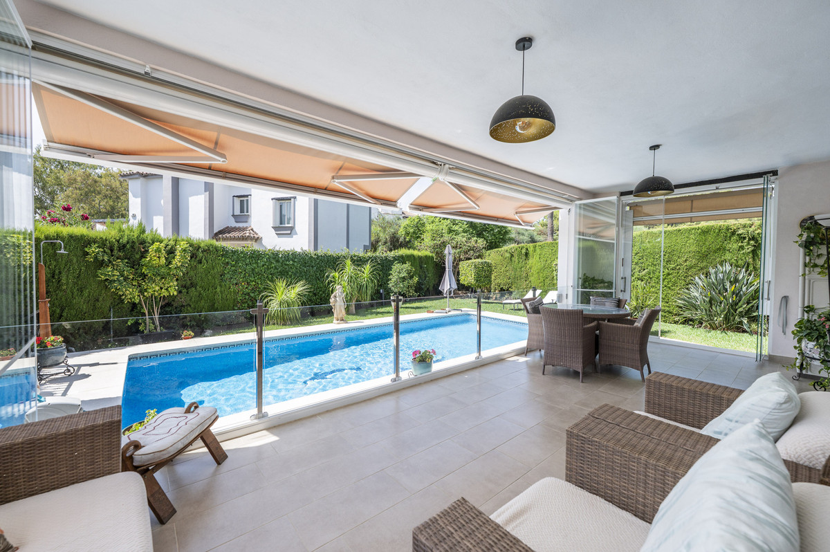 Se vende Villa - Chalet de 4 dormitorios en Costa Del Sol, Málaga, España