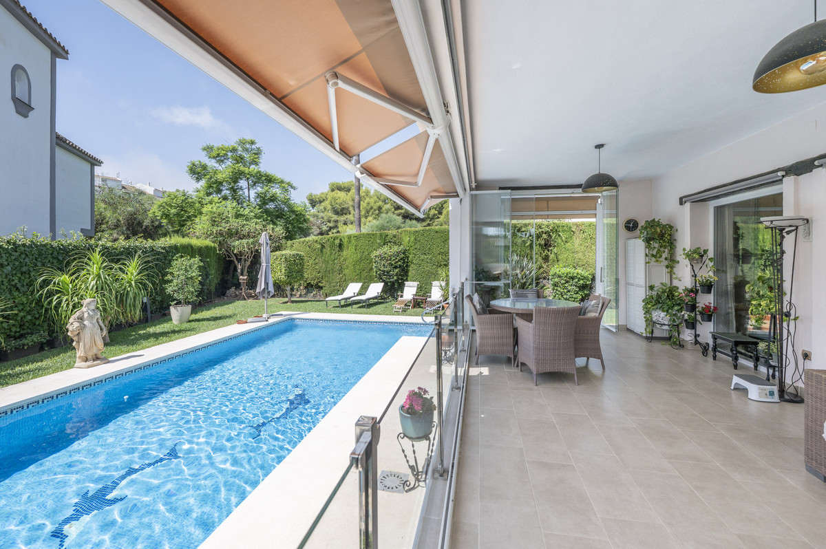 Se vende Villa - Chalet de 4 dormitorios en Costa Del Sol, Málaga, España