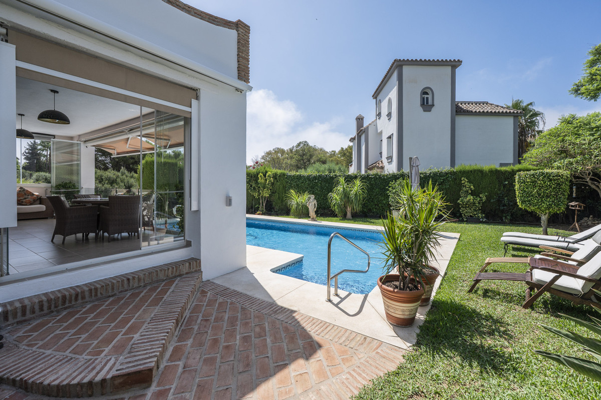 Se vende Villa - Chalet de 4 dormitorios en Costa Del Sol, Málaga, España