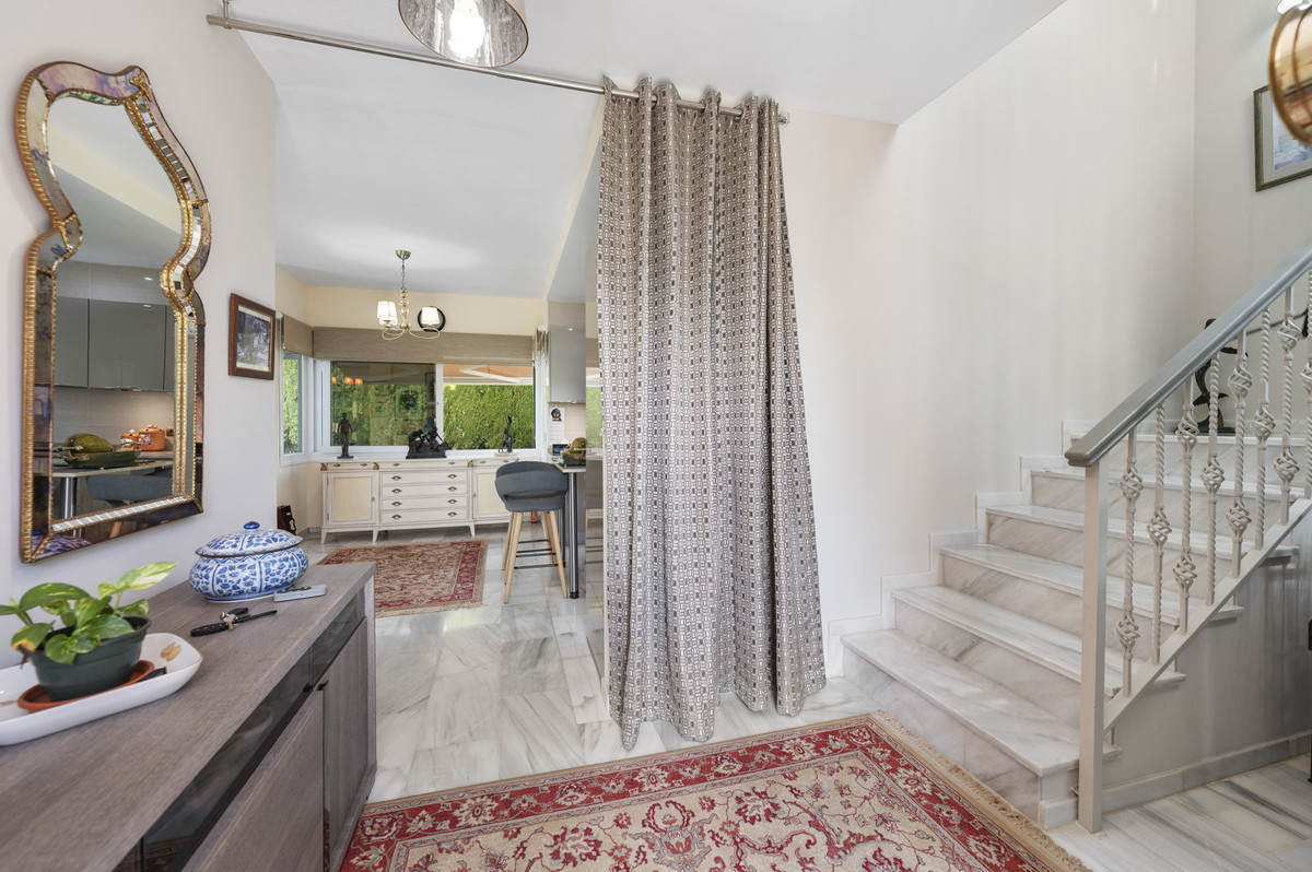 Se vende Villa - Chalet de 4 dormitorios en Costa Del Sol, Málaga, España