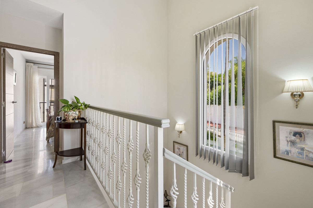 Se vende Villa - Chalet de 4 dormitorios en Costa Del Sol, Málaga, España