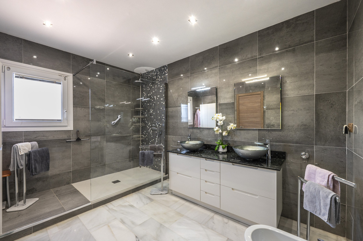 Se vende Villa - Chalet de 4 dormitorios en Costa Del Sol, Málaga, España