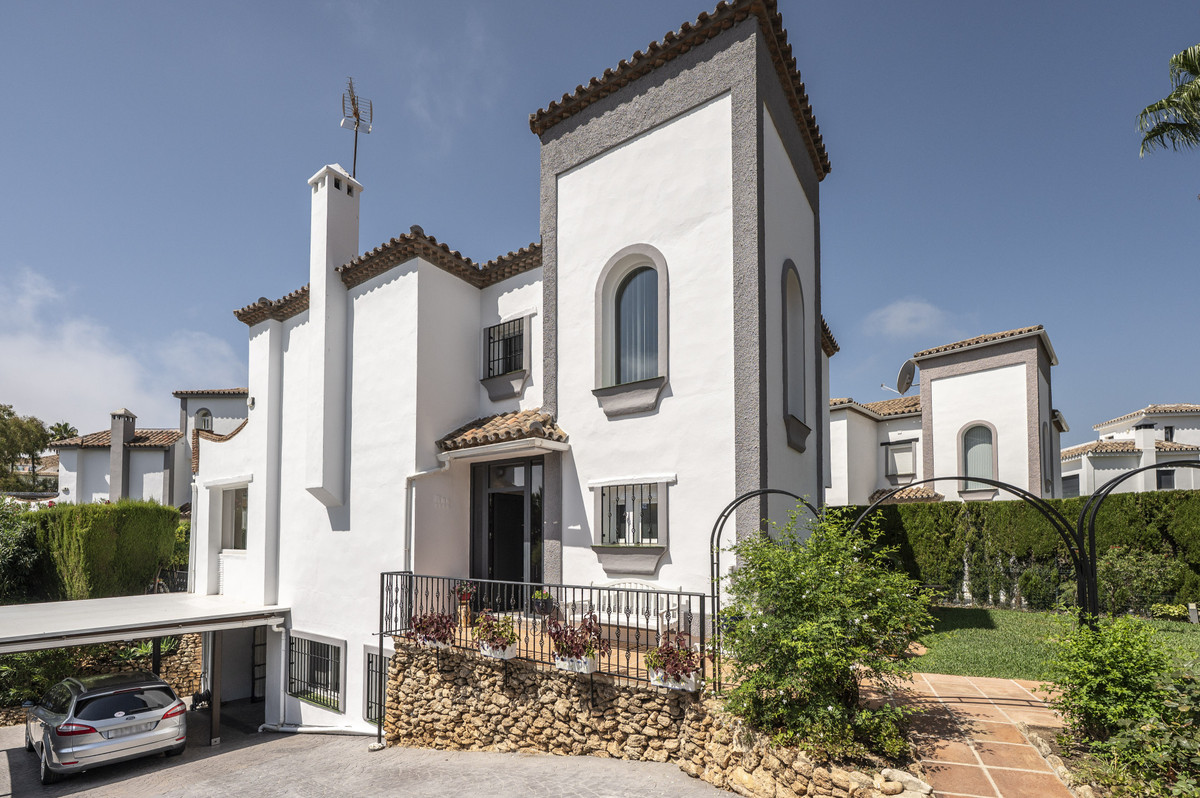 Se vende Villa - Chalet de 4 dormitorios en Costa Del Sol, Málaga, España