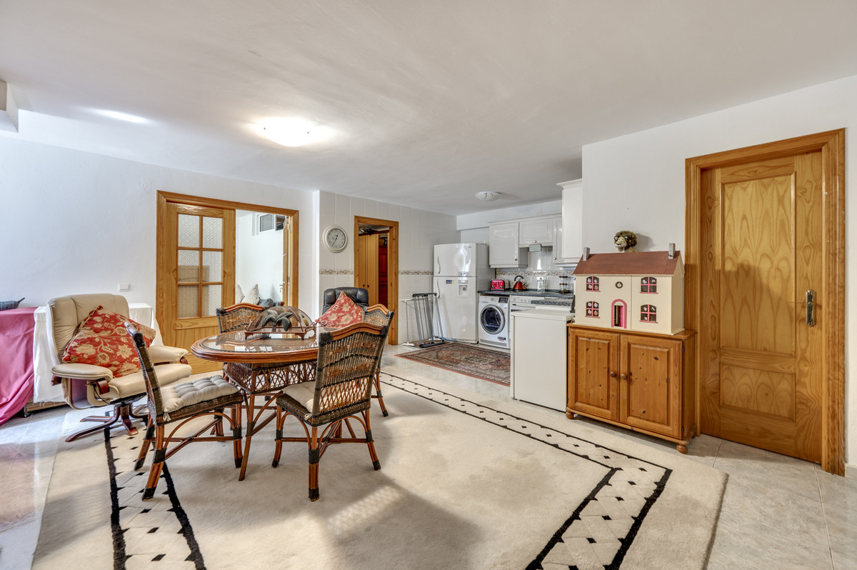 Se vende Villa - Chalet de 4 dormitorios en Costa Del Sol, Málaga, España