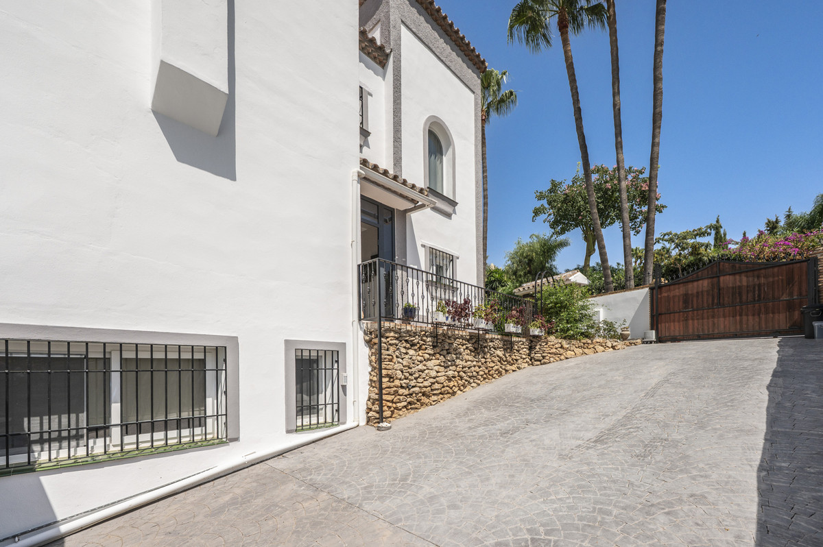 Se vende Villa - Chalet de 4 dormitorios en Costa Del Sol, Málaga, España