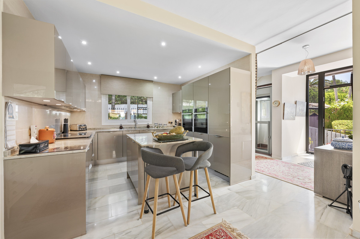 Se vende Villa - Chalet de 4 dormitorios en Costa Del Sol, Málaga, España