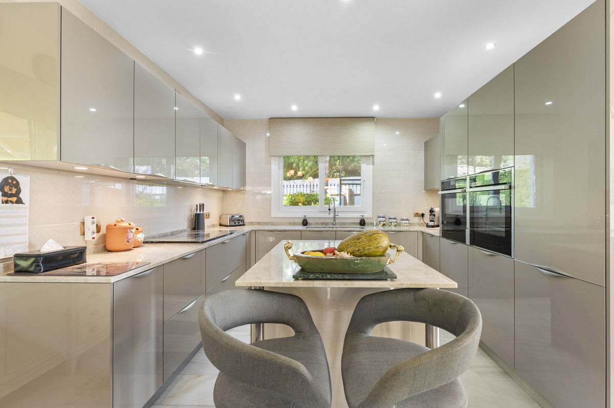 Se vende Villa - Chalet de 4 dormitorios en Costa Del Sol, Málaga, España