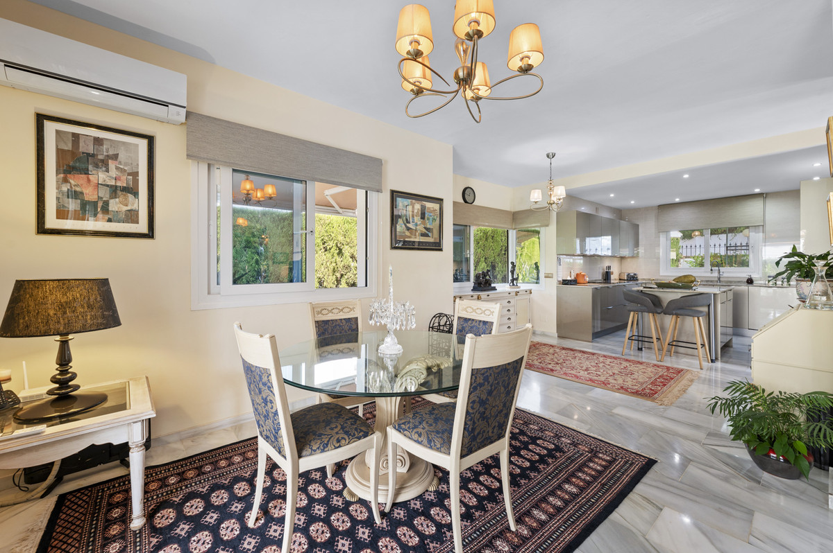 Se vende Villa - Chalet de 4 dormitorios en Costa Del Sol, Málaga, España