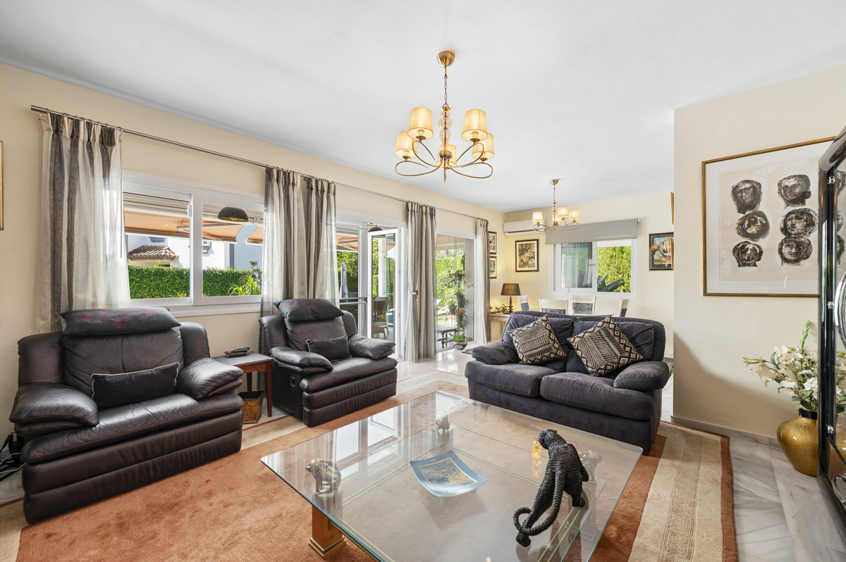 Se vende Villa - Chalet de 4 dormitorios en Costa Del Sol, Málaga, España