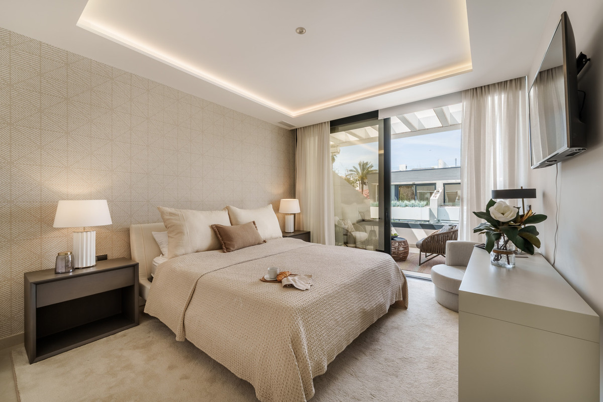 5 Bed Townhouse for sale in Puerto Banús Costa Del Sol, Málaga, Spain