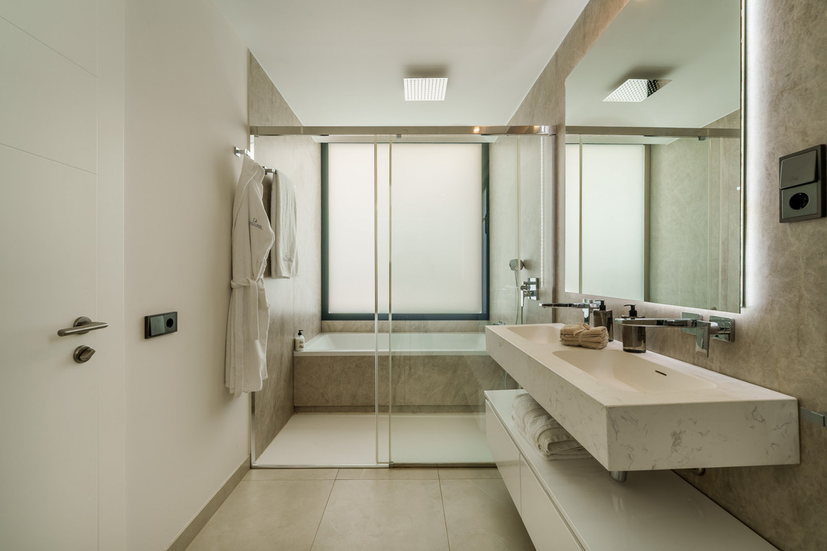 5 Bed Townhouse for sale in Puerto Banús Costa Del Sol, Málaga, Spain