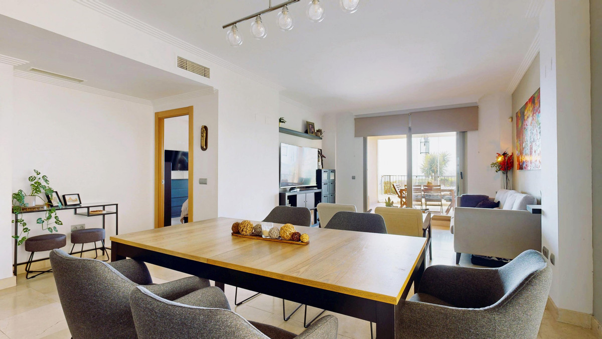 3 Bed Apartment for sale in El Paraiso Costa Del Sol, Málaga, Spain