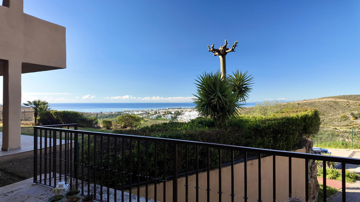 3 Bed Apartment for sale in El Paraiso Costa Del Sol, Málaga, Spain