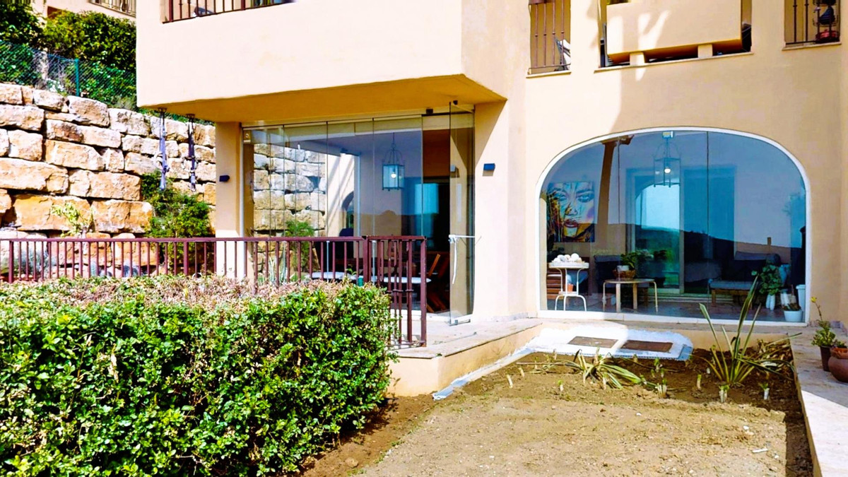 3 Bed Apartment for sale in El Paraiso Costa Del Sol, Málaga, Spain