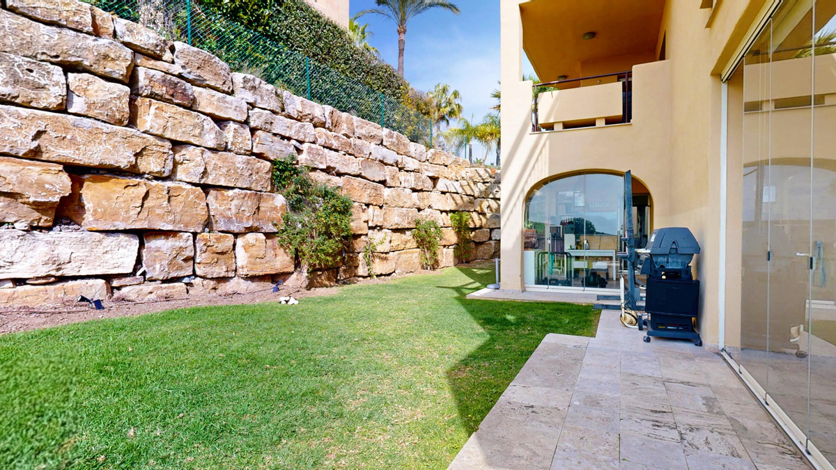 3 Bed Apartment for sale in El Paraiso Costa Del Sol, Málaga, Spain