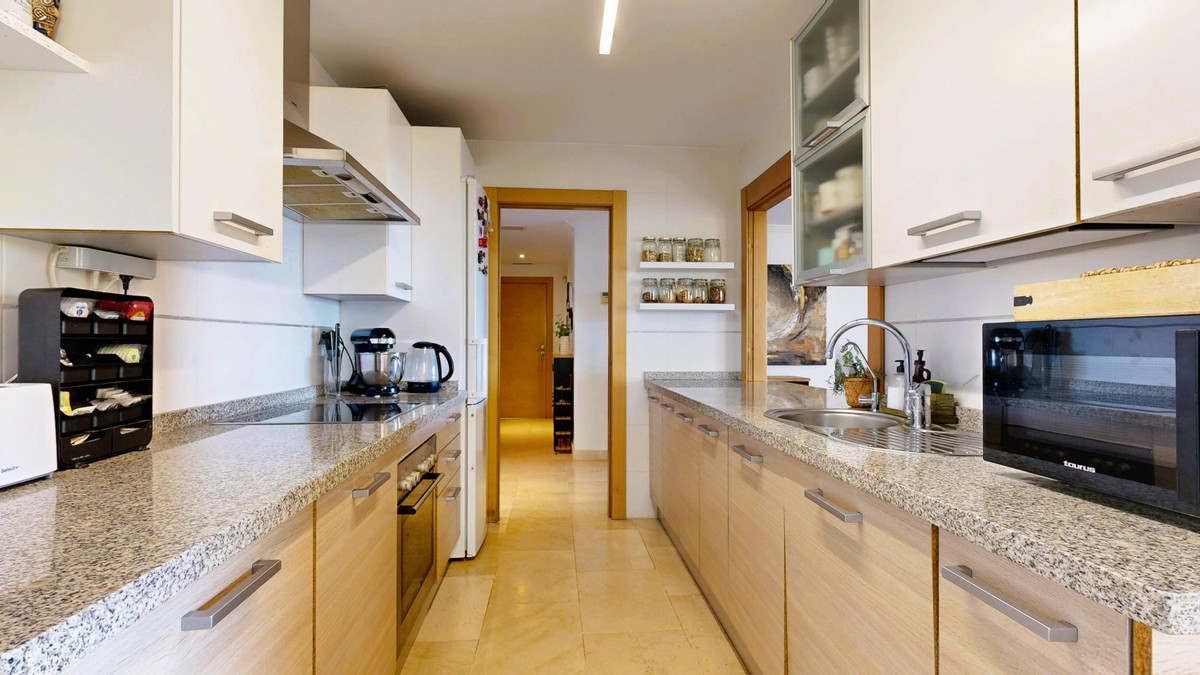 3 Bed Apartment for sale in El Paraiso Costa Del Sol, Málaga, Spain