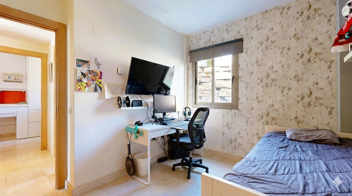 3 Bed Apartment for sale in El Paraiso Costa Del Sol, Málaga, Spain
