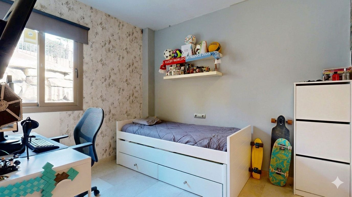 3 Bed Apartment for sale in El Paraiso Costa Del Sol, Málaga, Spain