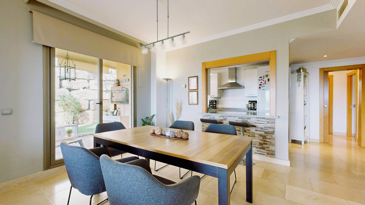 3 Bed Apartment for sale in El Paraiso Costa Del Sol, Málaga, Spain